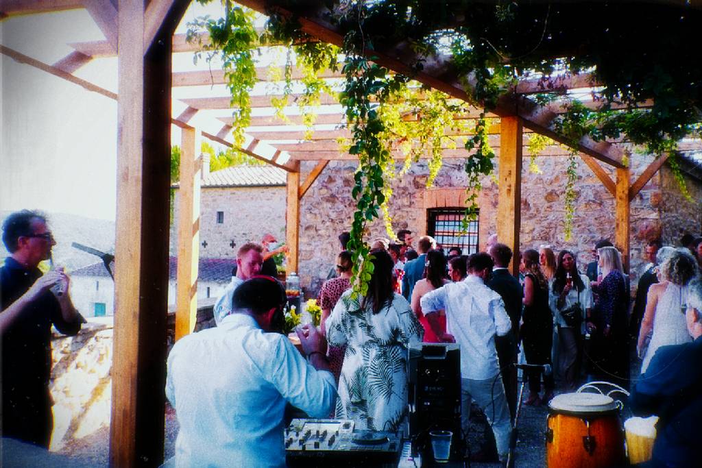 DJ + Band (Sax & Percussions)